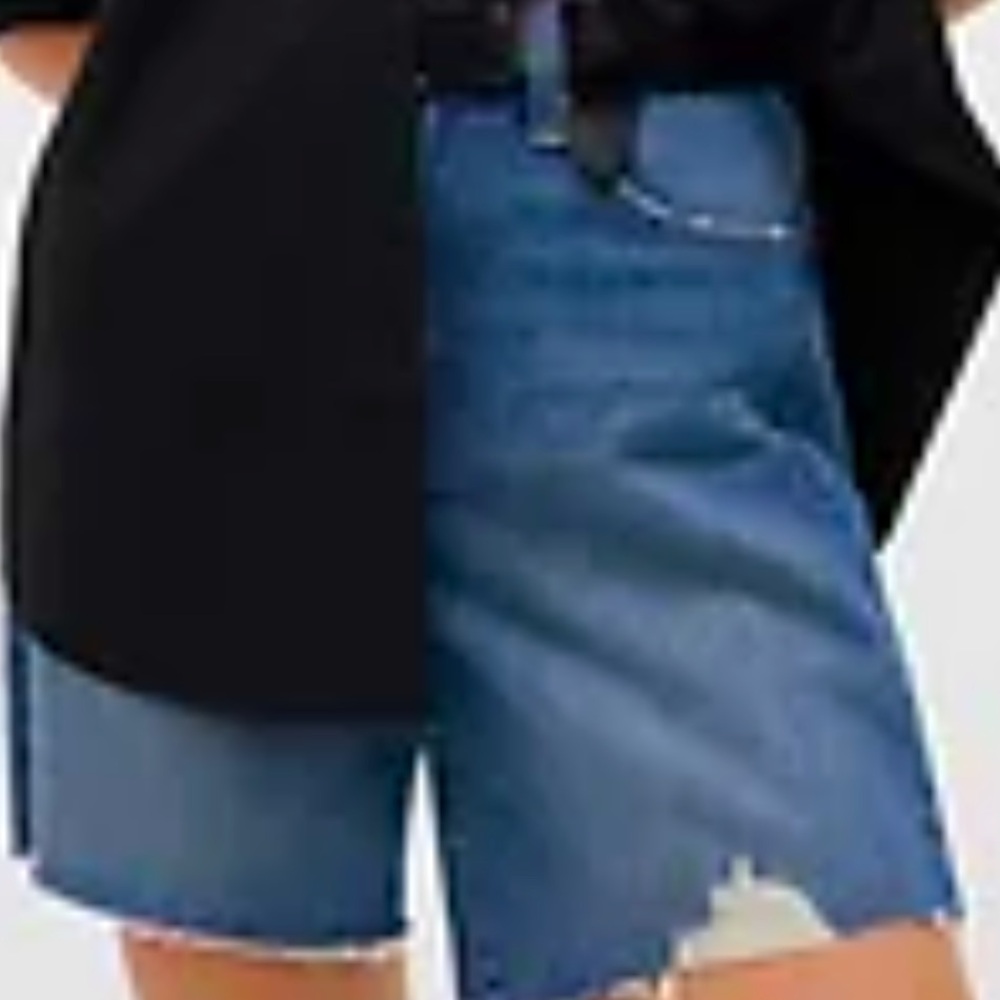 NEW Gap 8" Mid Rise '90s Loose Denim Bermuda Shorts in Medium Indigo - Picture 6 of 6